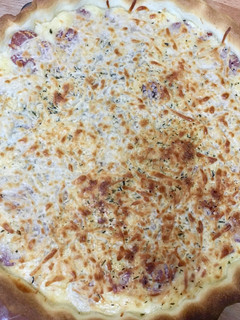 Una foto de Quiche de salchichas, queso y cebolla receta fácil
