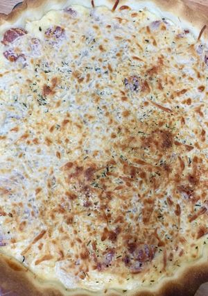 Foto principal de Quiche de salchichas, queso y cebolla receta fácil