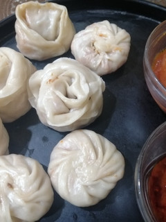 वेज मोमोज (Veg momos recipe in hindi) रेसिपी मुख्य फोटो
