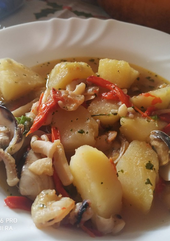 Una foto de Patatas marineras a mi estilo