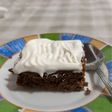 Para la hora del postre: brownie de chocolate con dulce de leche y crema
