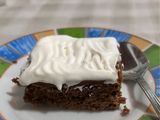 Para la hora del postre: brownie de chocolate con dulce de leche y crema