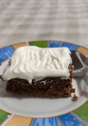 Una foto de Para la hora del postre: brownie de chocolate con dulce de leche y crema