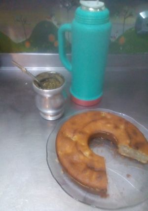 Una foto de Budín húmedo de banana y coco