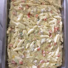 A picture of Chicken and blue cheese pasta.
