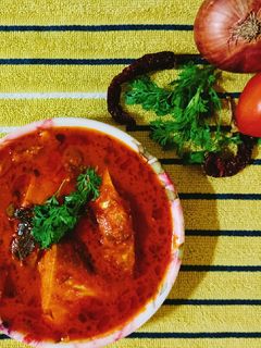 पापलेट करी (paplet curry recipe in marathi) रेसिपी चे मुख्य फोटो
