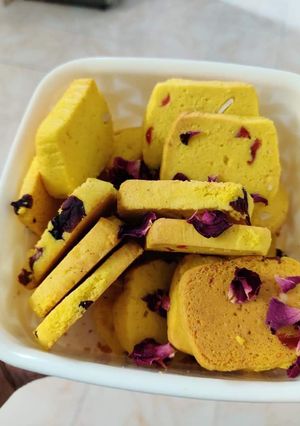 A picture of Rose Saffron Cookies.