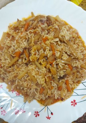 সব্জি দিয়ে বানানো ম্যাগি(sabji diye banano Maggi recipe in Bengali) রেসিপির প্রধান ছবি