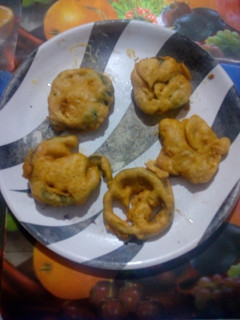 குடைமிளகாய் பஜ்ஜி (Kudaimilakaai bajji recipe in tamil) செய்முறை முக்கிய புகைப்படம்