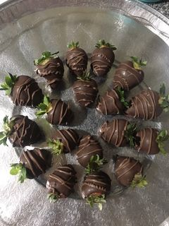 Una foto de Fresas 🍓 cubiertas de chocolate