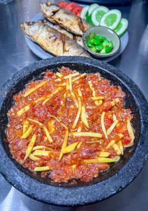 Foto resep 28. Ikan Kembung Goreng Sambal Seruit (Khas Lampung) Suegerr banget! 😍😋