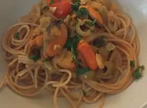 Foto principal de 🍝 Espaguetis con mejillones y aceitunas