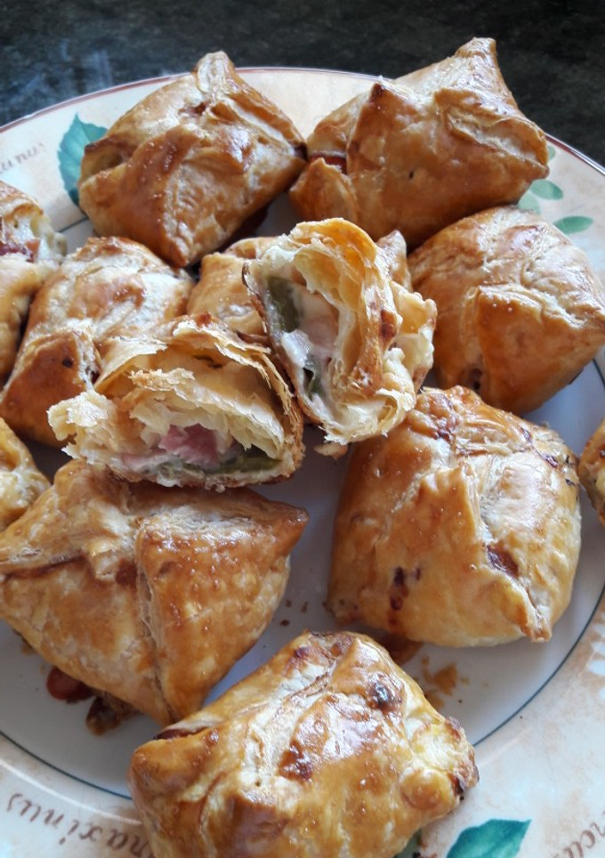 Una foto de Hojaldres de pimientos rellenos