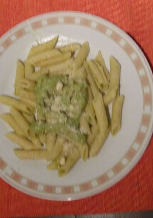 Una foto de Pasta Penne con pesto de brócoli