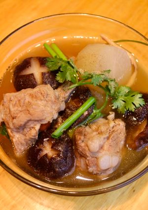 รูปของ ต้มจืดหัวไชเท้าซี่โครงหมูเห็ดหอม น้ำใสๆ หอมๆ จ้า