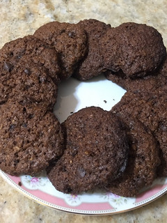 Una foto de Cookies de avena, sabor naranja con azúcar negra, sin manteca y con chips de chocolate