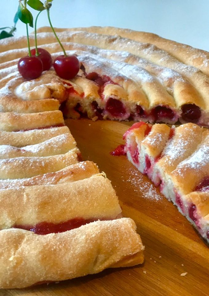 Meggyes LABIRINTUS joghurtos tésztából recept fotója
