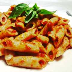 مكرونة بالصوص الأحمر الحار 🍝-レシピのメイン写真