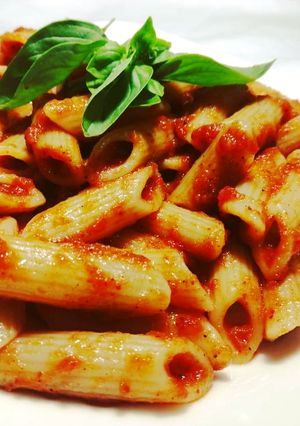 صورة لوصفة مكرونة بالصوص الأحمر الحار 🍝