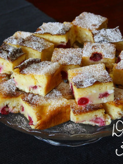 Meggyes-túrós villámsüti recept fotója