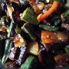 A picture of Okra pumpkin stir fry.