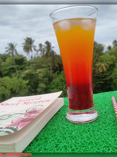 சன்ரைஸ் மாக்டையில் (Sunrise mocktail recipe in tamil) செய்முறை முக்கிய புகைப்படம்