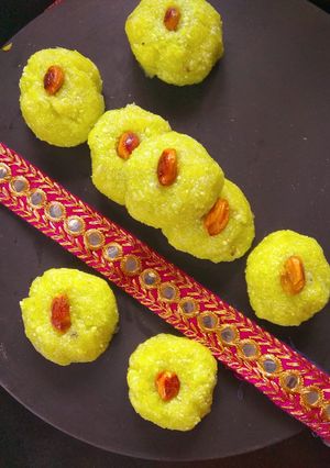 लौकी के पेडे (lauki ke pede recipe in Hindi) रेसिपी मुख्य फोटो