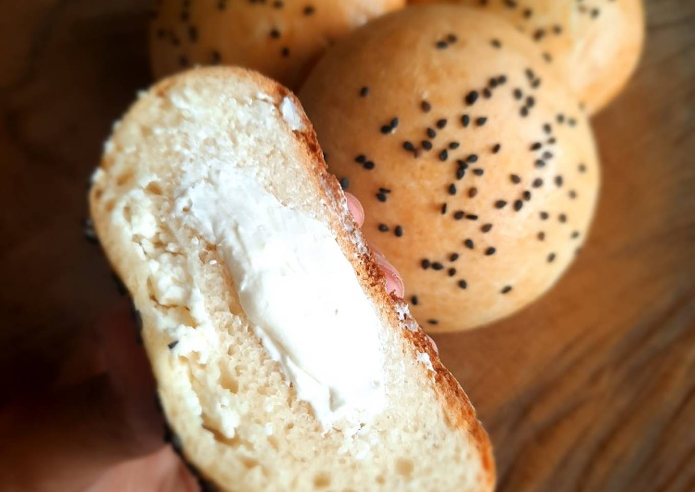 Bollitos rellenos de queso (con masa madre)