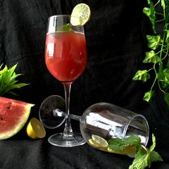 A picture of Watermelon Mint Refresher.