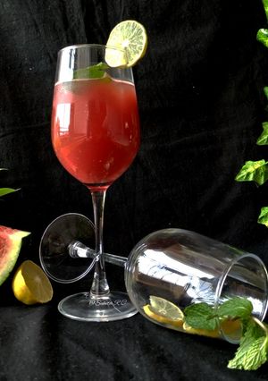 A picture of Watermelon Mint Refresher.