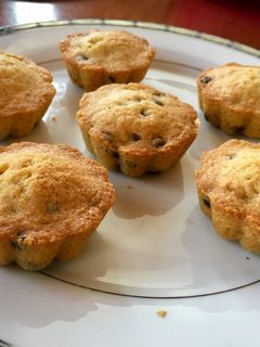 Una foto de Cupcakes de vainilla con chispas de chocolate