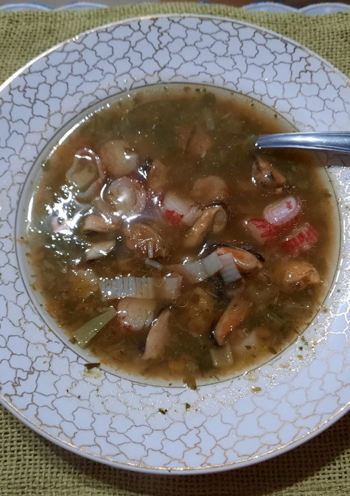 Una foto de Sopa con mejillones y kanikama