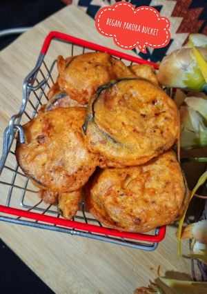A picture of Bengan pakora bucket.