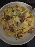 Tagliatelle cu bacon și ou