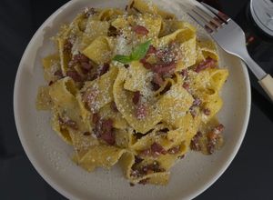O poză a rețetei Tagliatelle cu bacon și ou.