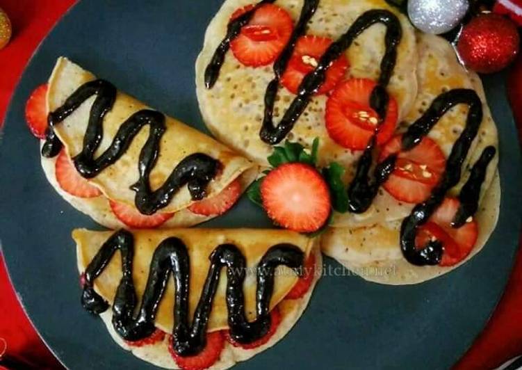 Steps to Prepare Any-night-of-the-week Strawberry pancakes with chocolate strawberry chilli sauce