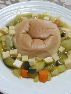 Una foto de Sopa de cebolla francesa sin gluten vegana