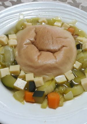 Una foto de Sopa de cebolla francesa sin gluten vegana