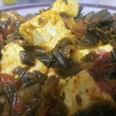 A picture of Spring onion paneer.