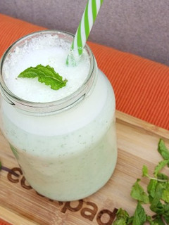 A picture of Mint Lassi 💚🥛🇮🇳🇵🇰.