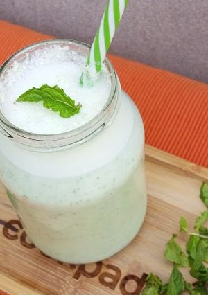 A picture of Mint Lassi 💚🥛🇮🇳🇵🇰.