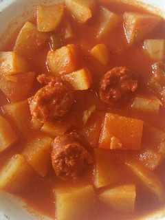 Una foto de Papas guisadas con chorizo picante🐷