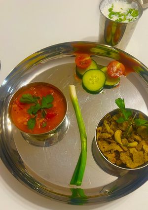 A picture of Kathiyawadi Style vagharelo Rotlo/Dry Garlic Pearl Millets 😊.