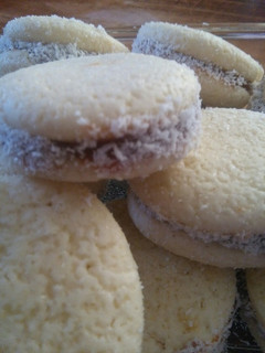 Una foto de Alfajores de maizena sin manteca !!!