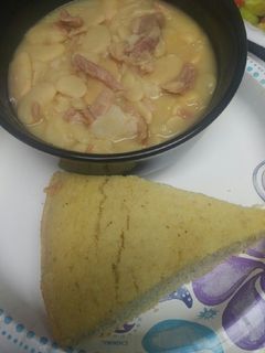 A picture of Simple Cornbread.
