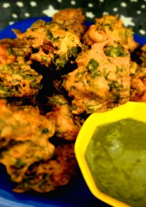 A picture of Spinach and Tomatoes fritters.
