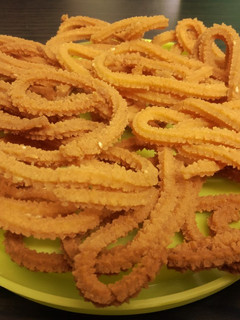கொப்பரை கார முள்ளு தேன்குழல். செய்முறை முக்கிய புகைப்படம்