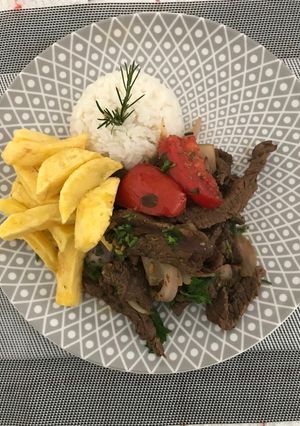 Una foto de Lomo saltado a lo Carmelita