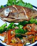 Mojara frita con verduras salteadas