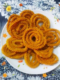 खमंग खुसखुशीत चकली (chakali recipe in marathi) रेसिपी चे मुख्य फोटो